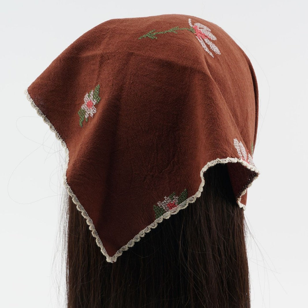 Triangle headscarf with small floral sprigs and a scalloped lace edge