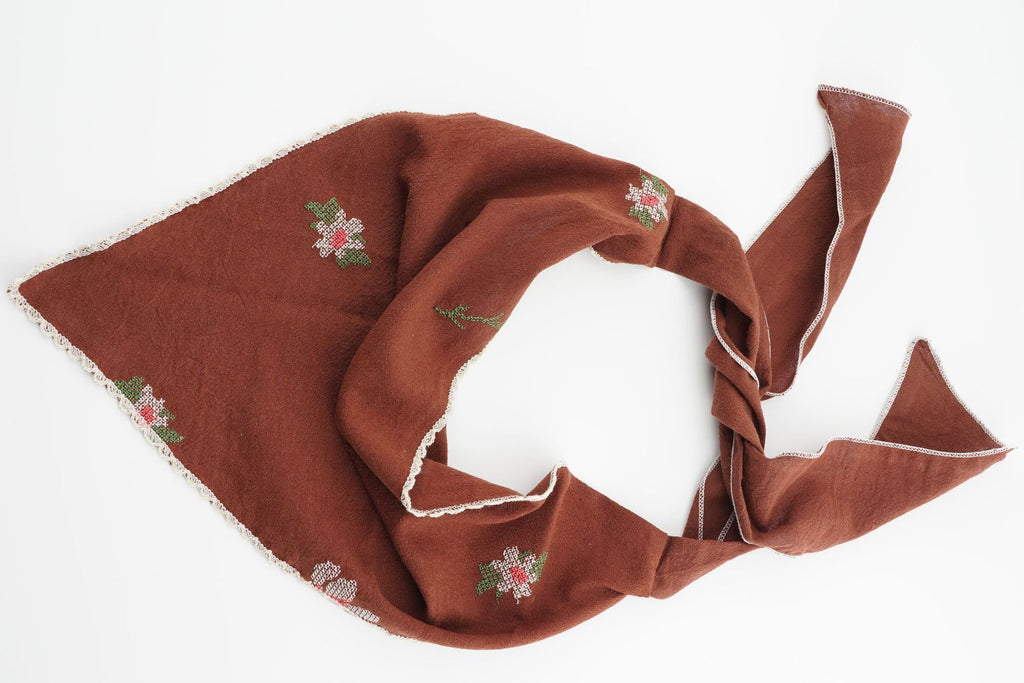 Triangle headscarf with small floral sprigs and a scalloped lace edge