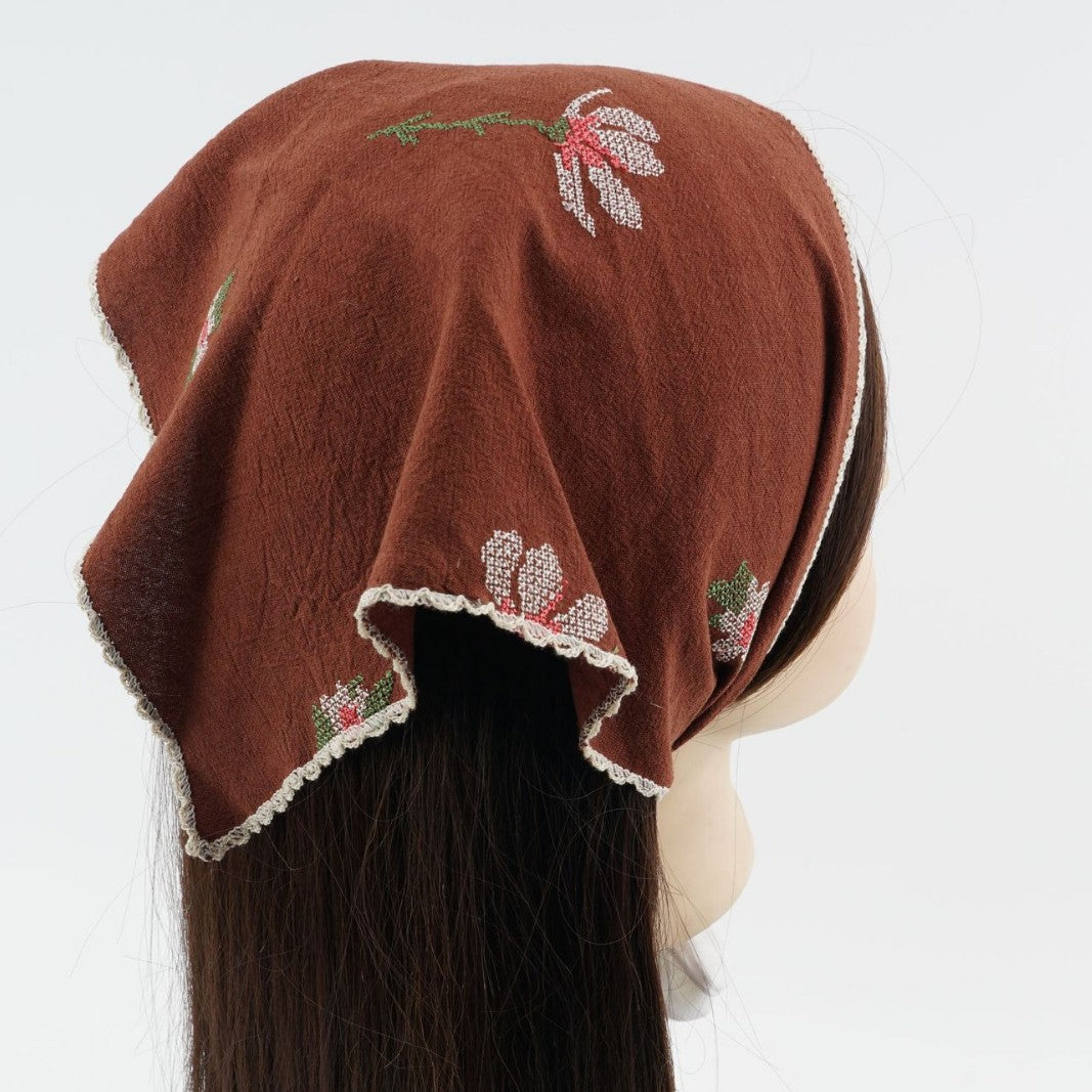 Triangle headscarf with small floral sprigs and a scalloped lace edge